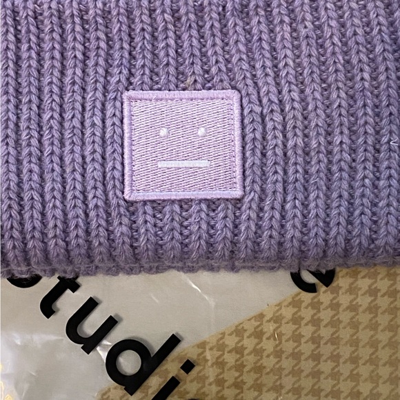 Acne Studios Pansy Face Ribbed Wool Beanie Taro Purple - Picture 4 of 6